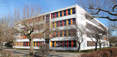 Mittelschule Karlsfeld an der Krenmoosstraße 46r