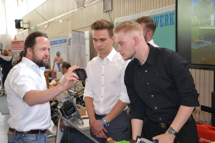 Standszene bei früherer JOB-Messe in Dachau